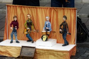 いろいろなジャンルの音楽をやるのはデビュー・契約に不利なのか？【プロになるには】