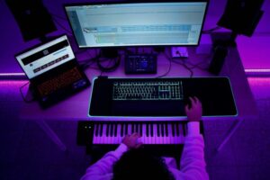 プロの作曲家・ボカロPになるには音大に行くべきか？ポイント3つ